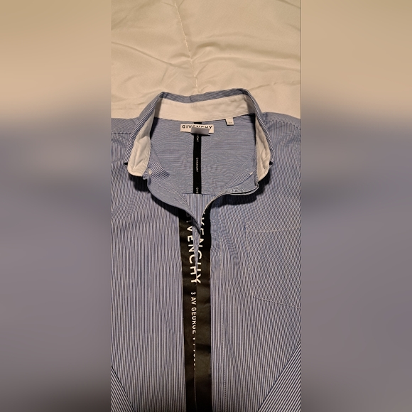 Givenchy - Picture 3 of 3